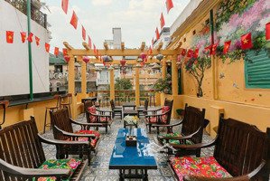 nhà mặt phố trấn vũ view hồ dt 100m2x2 tầng mt 10m nhà đẹp vị trí tốt ưu tiên mô hình sạch sẽ