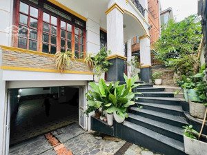 mặt tiền vip khu đường hoa p2 phú nhuận, dt 8x18m, hầm 4 tầng, phù hợp spa, vp