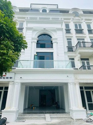 cho thuê nhà mp trung hòa, 160m2, 6 tầng, mt 6m, thang máy, vp, kd, 100tr