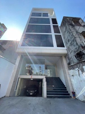cho thuê tòa nhà phố nguyễn hoàng dt 100mx6 tầng mt 5m vuông vắn thông sàn đầy đủ pccc thang máy