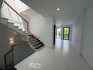 cho thuê vp mới xây 100%, 1 hầm 4 tầng, dtsd 350m2 giá 55tr/th khu thạnh mỹ lợi q. 2, lh 