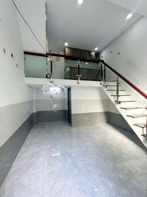 tôi bán nhà 58 m2, sổ hồng, 1 trệt 1 lửng, 2 lầu. tuyệt đẹp. quận 7. giá: 1,35 tỷ