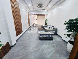 nhà đẹp ở ngay trần thái tông 45m2 x6 tầng thang máy nhỉnh 16 tỷ.