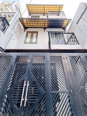 hẻm thông, phan đình phùng ngang 4,15m, 4 tầng, 4pn, gần trường học, giáp q1