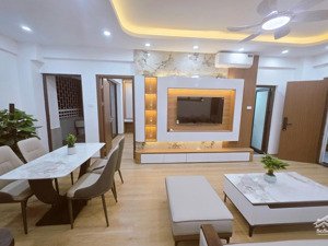 em chính chủ cần bán gấp căn hộ 901 toà oct 2 khu đô thị viglacre xuân phương, mặt đường 70