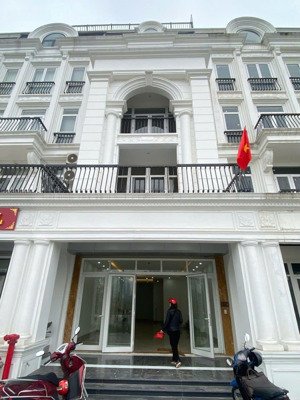 cho thuê nhà bùi xuân phái, mỹ đình dt 122m, 5 tầng, mt 7m, thông sàn,thang máy, đh, nóng lạnh