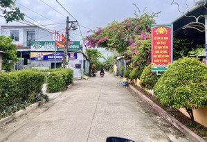 cần bán lô đất 180m2, full thổ cư, ngay sát lộ vào chỉ 100m, giá chỉ 1 tỷ090 triệu