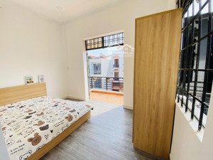 2pn 1pk gần vincom phan văn trị có ban công cửa sổ trời to thoáng mát