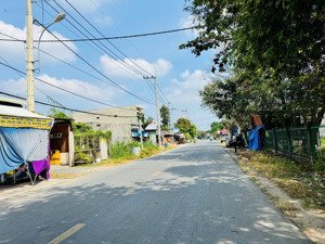 chủ mới gửi lô đất dh504 10x40m có 100m2 thổ cư. chủ bán gấp ra nước ngoài giá 700tr bao sang tên