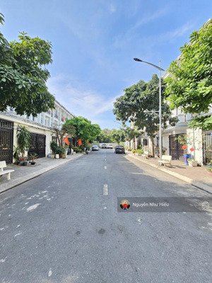 bán nhà hoàn công 1 trệt 2 lầu đúc đổ 3 tấm kdc hoàng nam 3 p. đông hòa tp.dĩ an