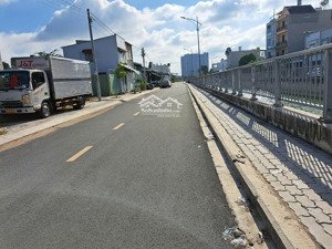 bán đất đường thạnh lộc 19, quận 12 - giáp sông sài gòn dt 8x13m