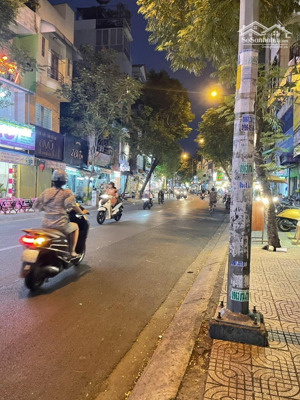 chdv ngay phố phan xích long, phú nhuận - cách q1 5 phút - 7 tầng 11p thu nhập 70 - 80tr/th