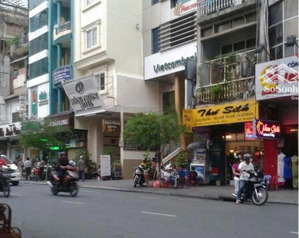 bán gấp nhà mặt tiền 171 lê thánh tôn, p. bến thành, q.1, dt: 5m x 34m, k/c: 2 lầu, gía: 140 tỷ