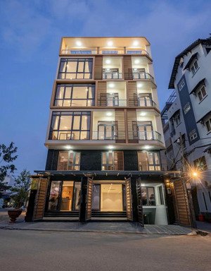 căn hộ cho thuê dài hạn / ngắn hạn full nội thất có thang máy / bảo vệ, lễ tân.