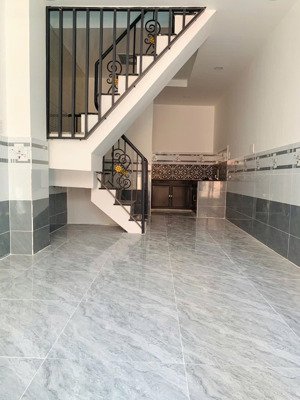 tôi bán nhà 62 m2 sd, 1 trệt. 1 lầu, 2 pn. 2 wc, tuyệt đẹp. quận 7. giá: 1,45 tỷ