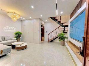 bán nhà đẹp phố kim ngưu 6 tầng thang máy - mặt tiền rộng - full đồ - phân lô oto qua cửa giá tốt