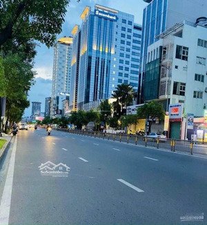 bán gấp tòa nhà mặt tiền đường hai bà trưng quận 3,đối diện cv lê văn tám