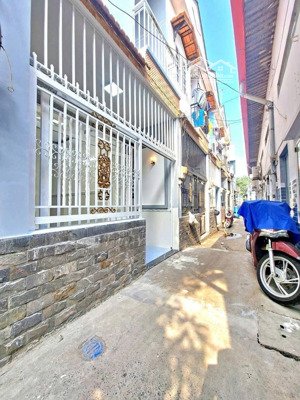 bán nhà đẹp - gần đường lớn - huỳnh tấn phát - nhà bè