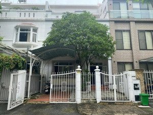 gia đình cần bán gấp căn biệt thự phú mỹ hưng dt 126m2 giá tốt nhất thị trường chỉ 34 tỷ