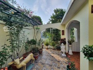 bán villa đồng nai 205m² 3 tầng - 52 tỷ - biệt thự cổ điển mặt tiền quận 10