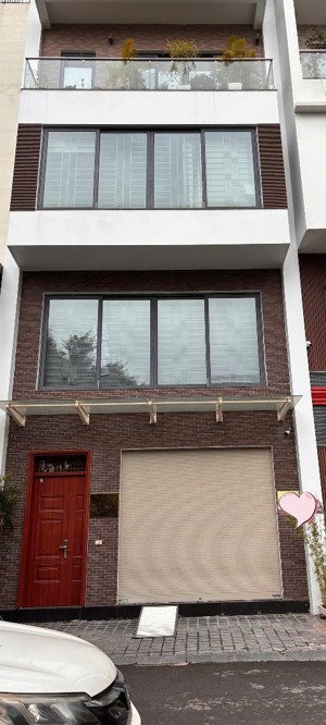 cho thuê tòa nhà văn phòng mới mặt đường to & vườn hoa,360m2,4 tầng,để ô tô & xe máy thoảimái,60tr