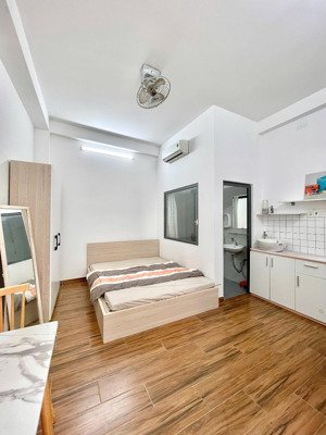 căn hộ studio cửa sổ lớn, thoáng mát đường cách mạng tháng 8 gần ga sài gòn, vạn hạnh mall