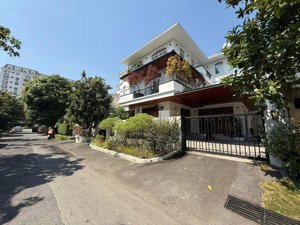 cho thuê biệt thự đơn lập nội khu mỹ gia 2, phú mỹ hưng, q.7, thiết kế đẹp, 4pn, 5wc, 130tr/1 tháng