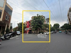 cho thuê nhà góc 2mt hoa phượng, dt: 8m x 18m, 1 hầm, 4 lầu, phú nhuận