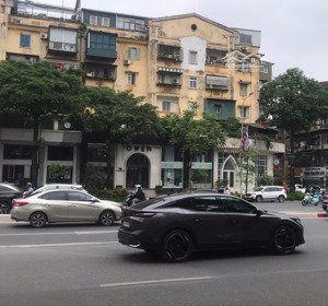 cho thuê nhà mp đội cấn - ba đình - mt 20m, dt 300m2, 3 tầng, kinh doanh nhà hàng, cf- 