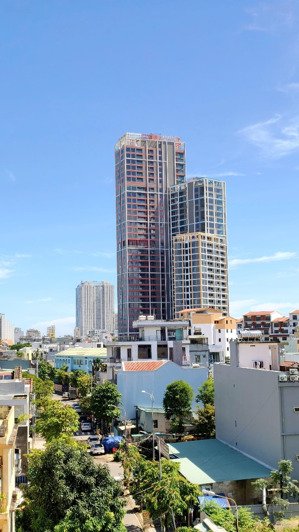 khối đế panoma 2, ngay ngã tư, sãnh, 272m2. 5 phút tới biển, khu dân cư cao cấp