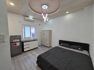 phòng full nội thất có thang máy cửa sổ trời nguyễn đình chiểu phú nhuận