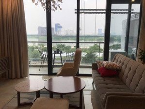 cần chuyễn nhượng căn hộ vinhomes golden river khối a3. nằm ngay khu trung tâm q1 .