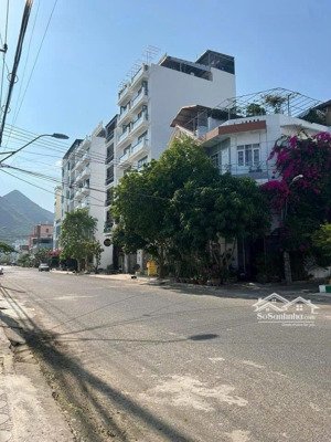 nhà 3 tầng mặt tiền lý thái tổ gần biển khu kinh doanh sầm uất