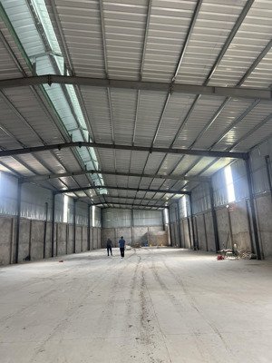 cho thuê kho xưởng đẹp mới tại đường 10, p long trường, 1000m2/50tr, phù hợp sản xuất hoặc làm kho.