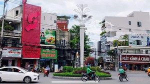 nhà 5 tầng + 1 tum có thang máy dòng tiền 30tr/tháng bắc nha trang