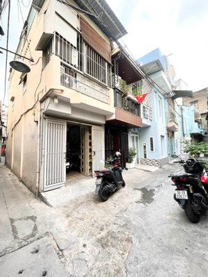 nhà lô góc 30m2, 2pn,2wc, sát mt lê quang định - bình thạnh chỉ 4.5 tỷ