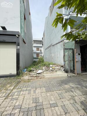 Lô đất MTKD trục chính đường liên phường 20mét