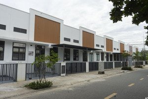 bán nhà phố đồng bộ ngay giữa khu công nghiệp hơn 1.000 hecta phước đông new city, chỉ 1.726tỷ/căn