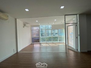 cần cho thuê sàn văn phòng diện tích 200m2 tại khu vực quận 10, gần cách mạng tháng 8 - sẵn setup