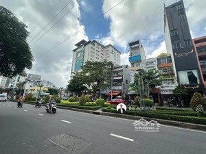 cách bv hoàn mỹ 4 căn nhà. mặt tiền phan xích long (cn: 52m2) - sẵn 3 tầng có cửa sau. chỉ 20 tỷ tl