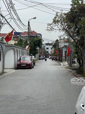 bán gấp lô đất đẹp 42,5m2 ngang 4. oto vào tận đất. cách mặt đường 20m