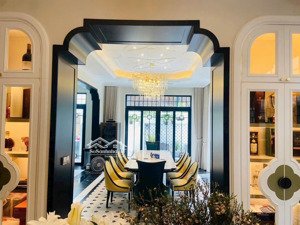 bán biệt thự thảo điền đường nguyễn văn hưởng, quận 2 dt:10x20cn:200m2