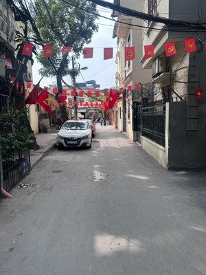 có 102! chính chủ bán đất - 46m2, mt 4.2m - ngõ thông, phân lô, ôtô tránh. lạc long quân, 13 tỷ hơn