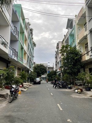 mặt tiền nội bộ khu bình phú 2, 4x15m, cách võ văn kiệt 50m, gần công viên, đường trước nhà 12m