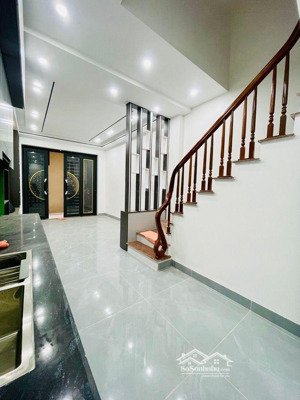 nhà đẹp sát ngã tư canh - xuân phương 5 tầng ở ngay, 6,x tỷ mà không mua thì tiếc!