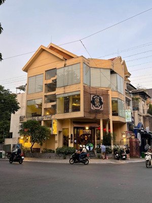 nhà mặt tiền hoa phượng, phú nhuận | 100m2 ( 8 x 14) | trệt 3 lầu | hđt 130 triệu | bán 35 tỷ