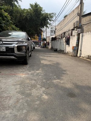 biệt thự 3tầng -hẻm xe tải -30m ra mt đ huỳnh tấn phátq7 -100m ra đ hoàng quốc việt -dt 144m2 (6