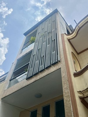 hẻm oto 5m cmt8 cách 3 căn ra mặt tiền 4.2m x 12m nhà 4 tầng 3pn chính chủ ở