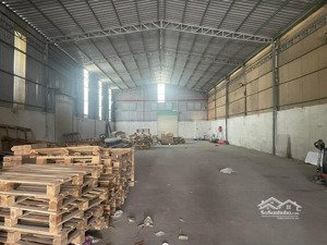 cho thuê kho xưởng 700m2 có pccc vách tường ở tp thuận an bình dương lh : 