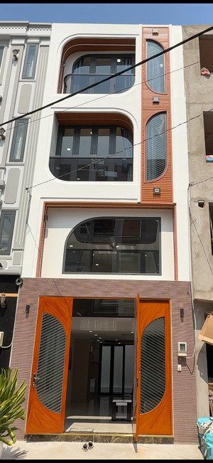 nhà 2,5 lầu mới hxh đường lê quang định, p1, quận gv